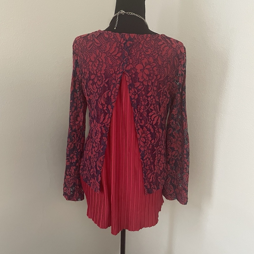 SUZANNE BETRO Womens Top Sz Small Burgundy Navy Lace‎ Overlay Pleated Whimsigoth - Picture 3 of 12